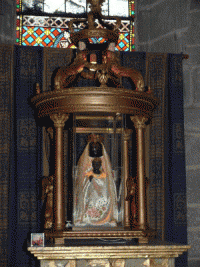 Vierge noire dans l'église de Besse et Saint Anastaise.